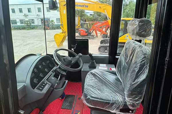 Caterpillar 966H Wheel Loader Cockpit