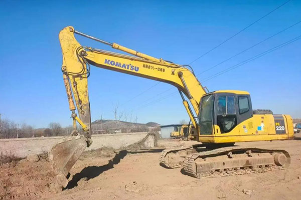 Main Features of a Used Komatsu PC220 Excavator