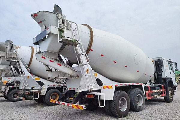 Inspect the Used Concrete Mixer Truck Chassis