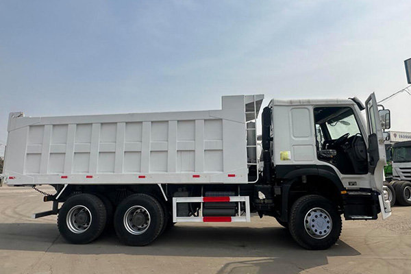 What Does 6×4 Mean on a Dump Truck