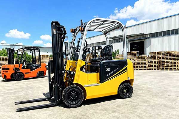 Check the Used Forklift Capacity Plate Before Buying