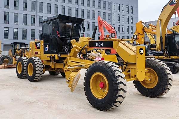 How to Choose the Right Used Motor Grader Size