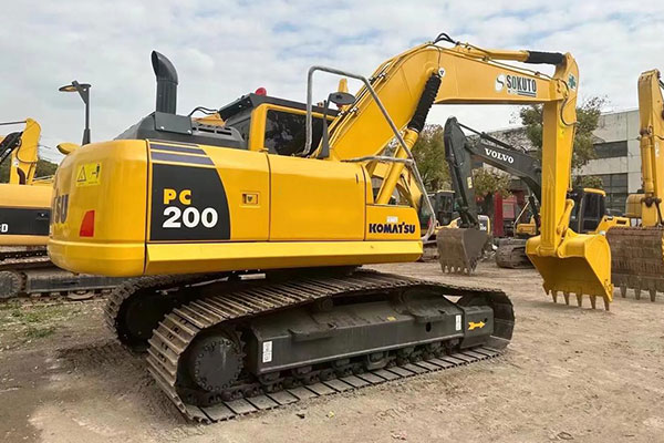 Why Operating Hours Matter for a Used Excavator